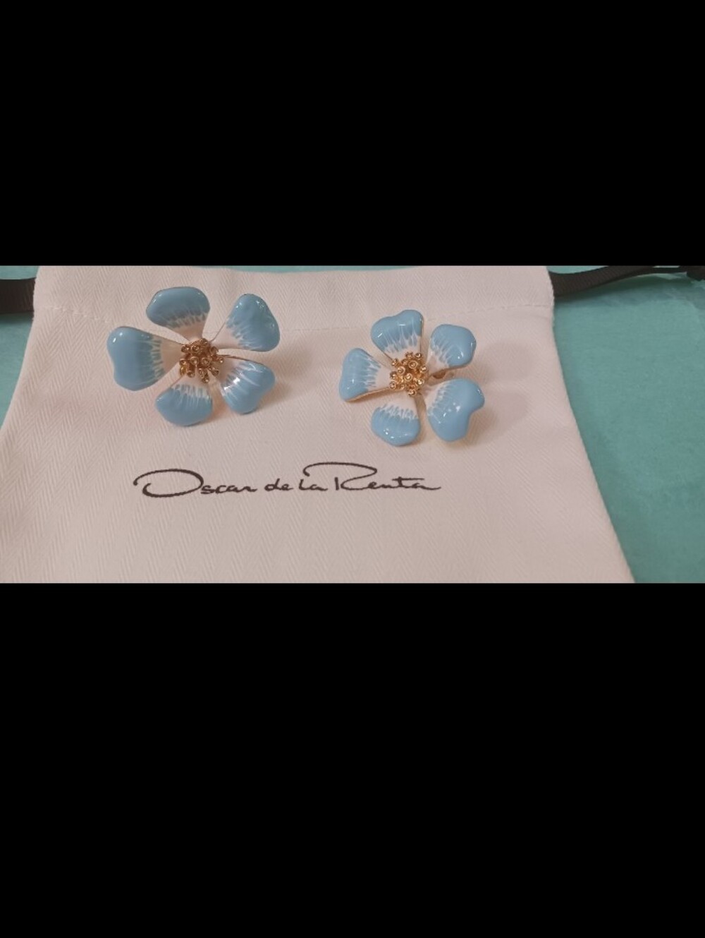 Oscar de la Renta Blue and White EARRINGS, SIGNED - Picture 4 of 7